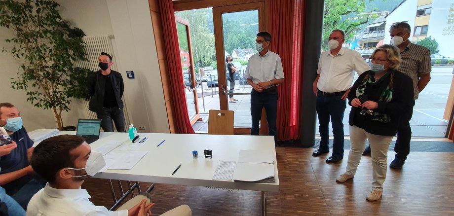 Menschen mit Corona-Masken in Waldrach
