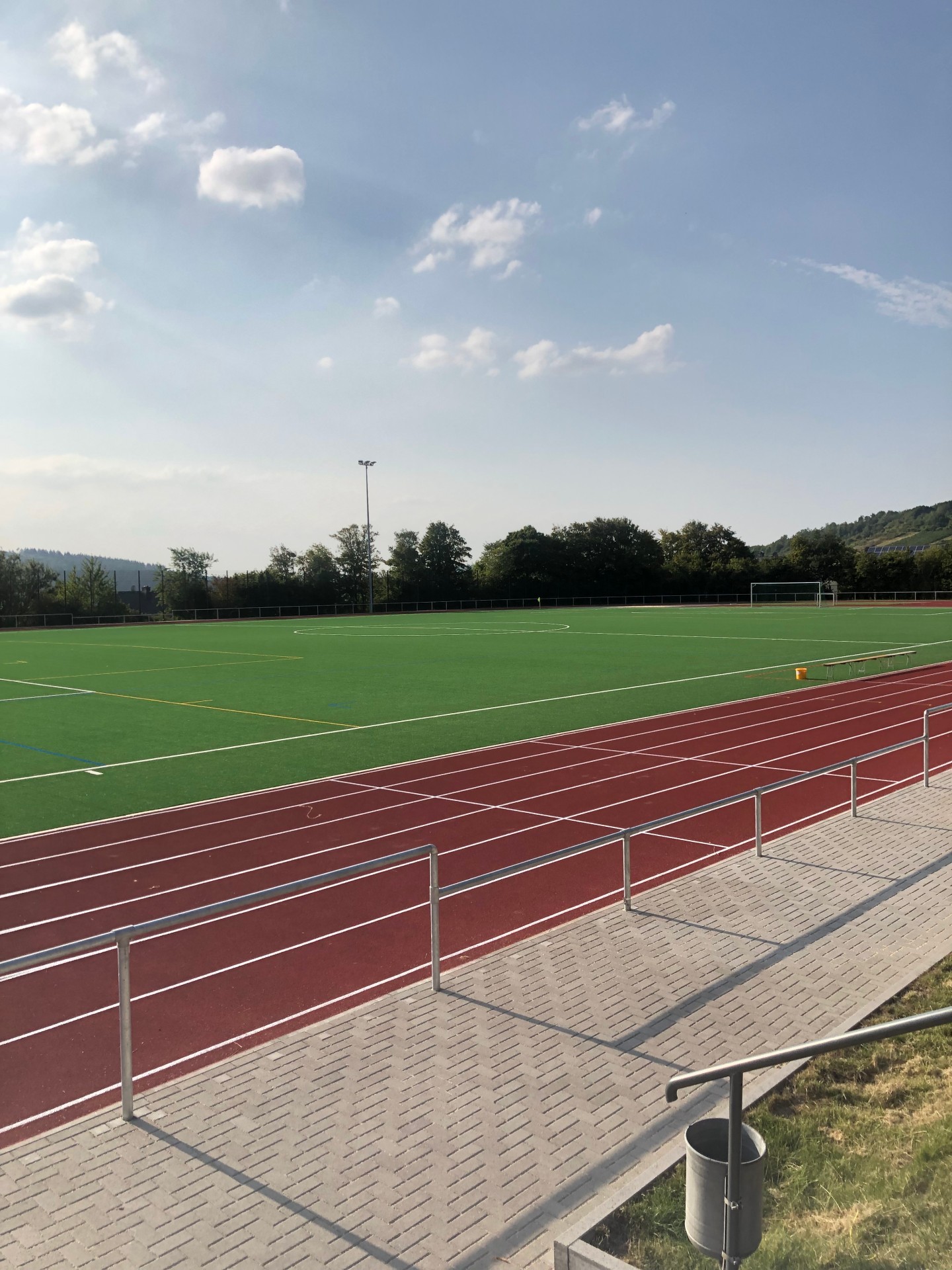 Sportanlage in Waldrach bei Sonnenschein