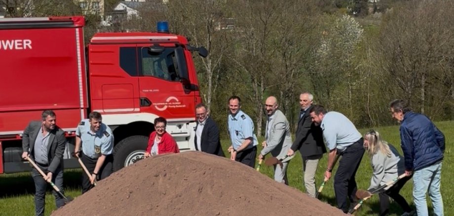 Spatenstich vom Feuerwehrgerätehaus Pluwig-Gusterath