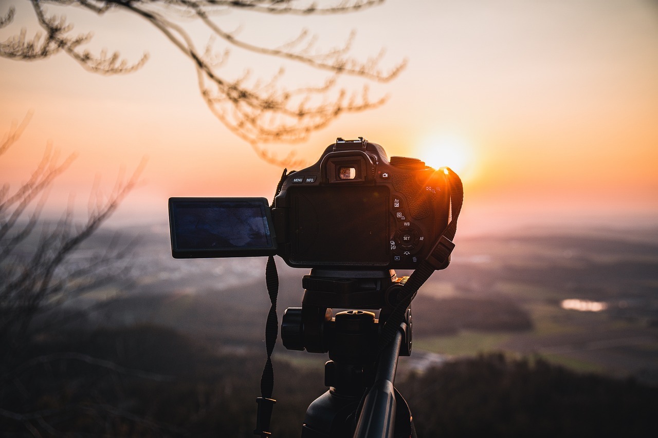 Kamera im Sonnenuntergang