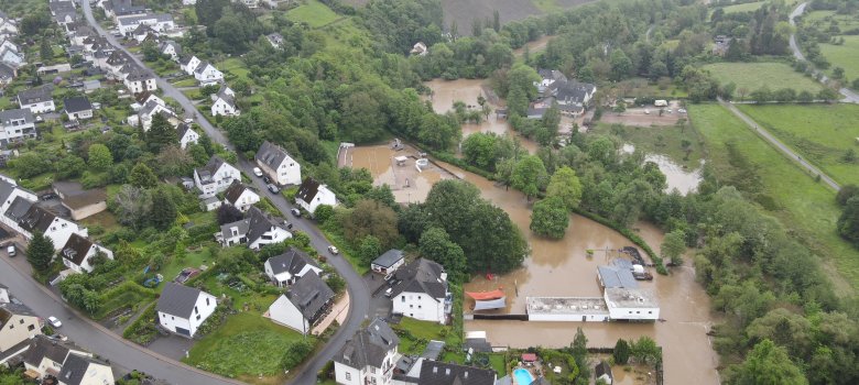 Luftbild des vom Hochwasser im Mai 2024 überschwemmten Freibades Ruwertal