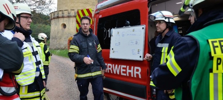 Besprechung von Feuerwehrmännern