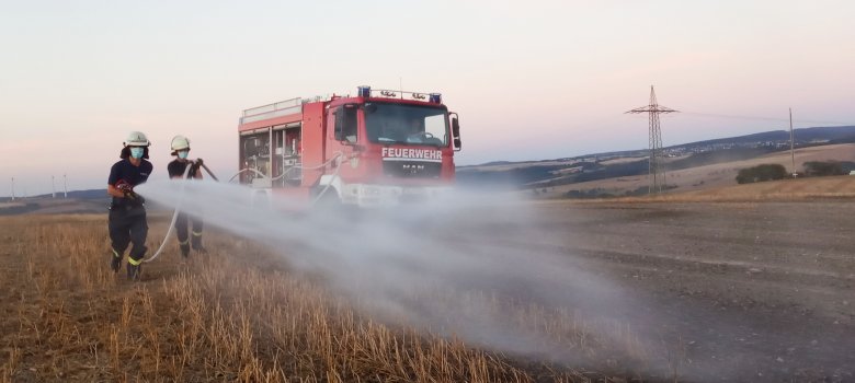 Feuerwehrmänner im Löscheinsatz