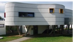 Modern aussehendes Gebäude