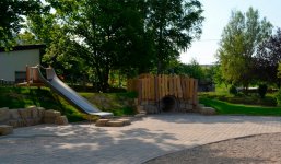 Spielplatz mit Rutschen