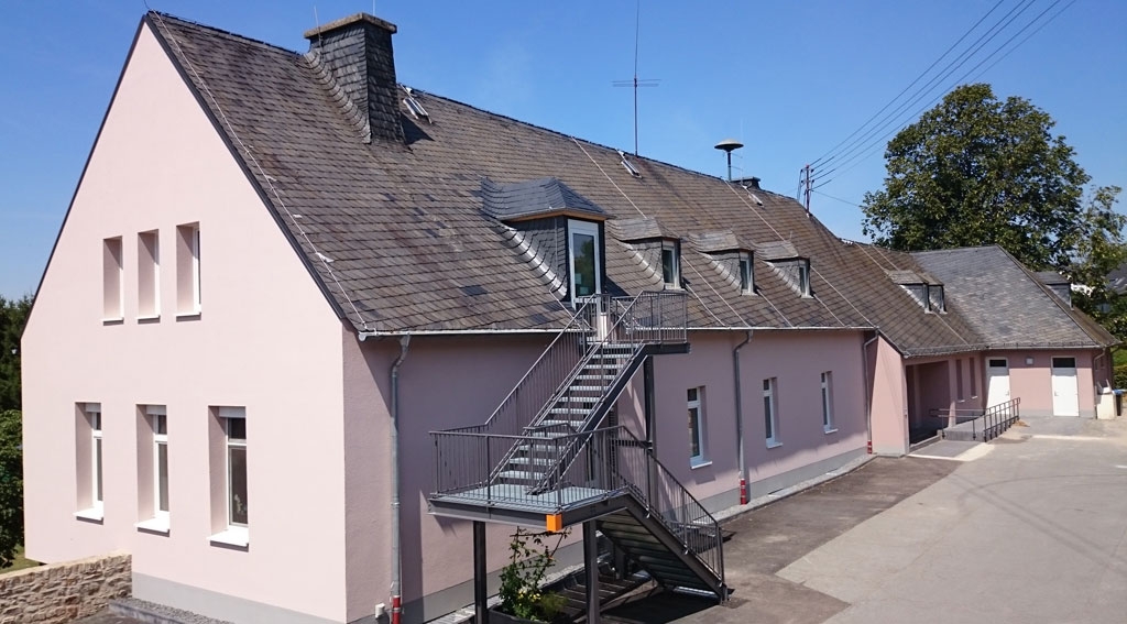 Gebäude mit Außentreppe